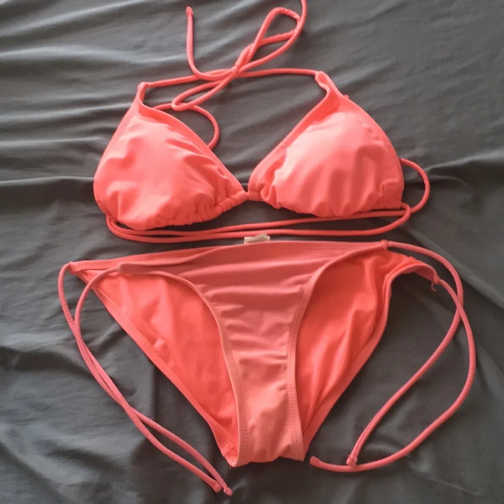 Pink bikini - Picture 1 of 2